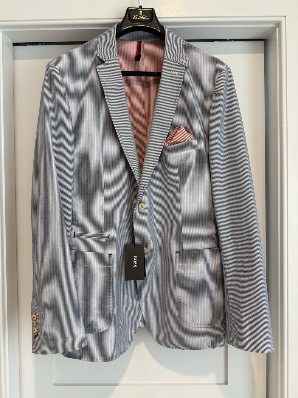 Hugo Boss Blue & White Seersucker Sport Coat with Red Pocket Square new with tag